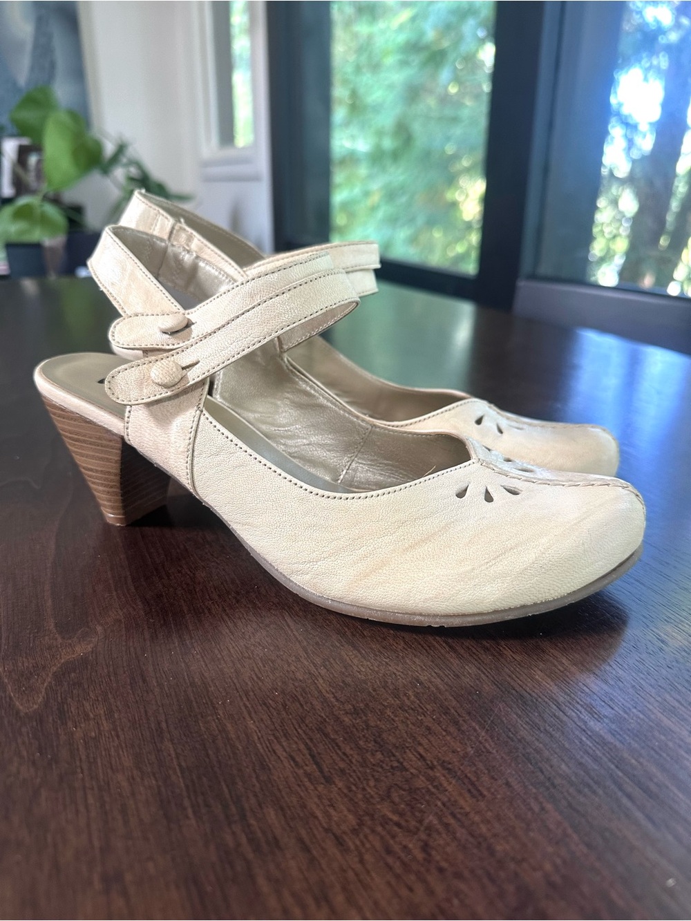 Fidji Cream Slingback Ankle Strap Heeled Pump 40 9.5